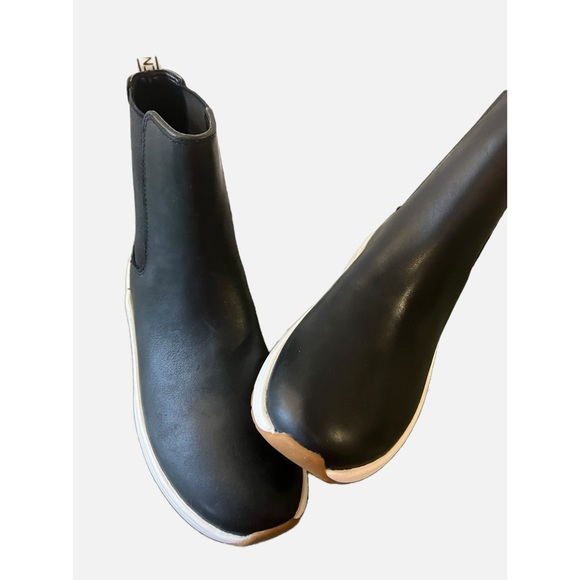 Ralph Lauren black pull-on ankle boot - Picture 2 of 5